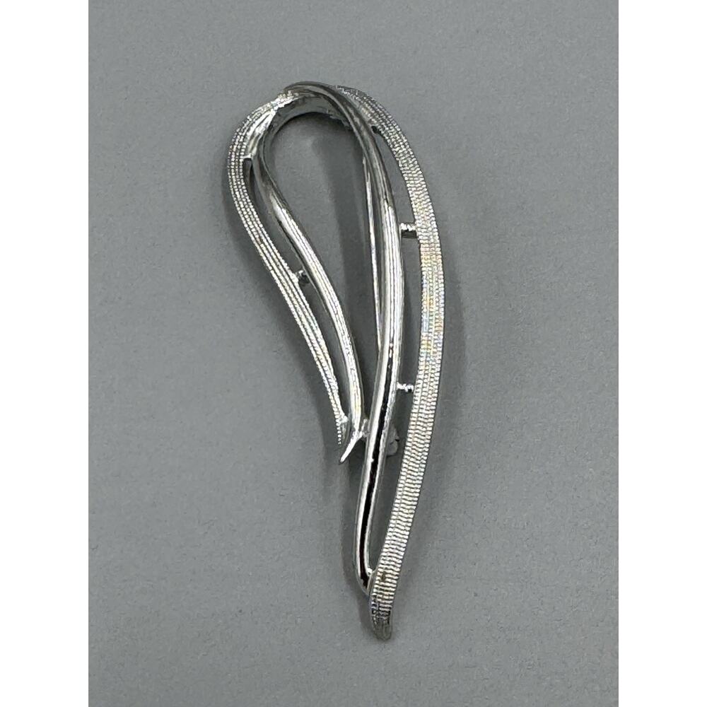 Sarah Coventry Vintage Silver Colored Wave Curl Textured Brooch